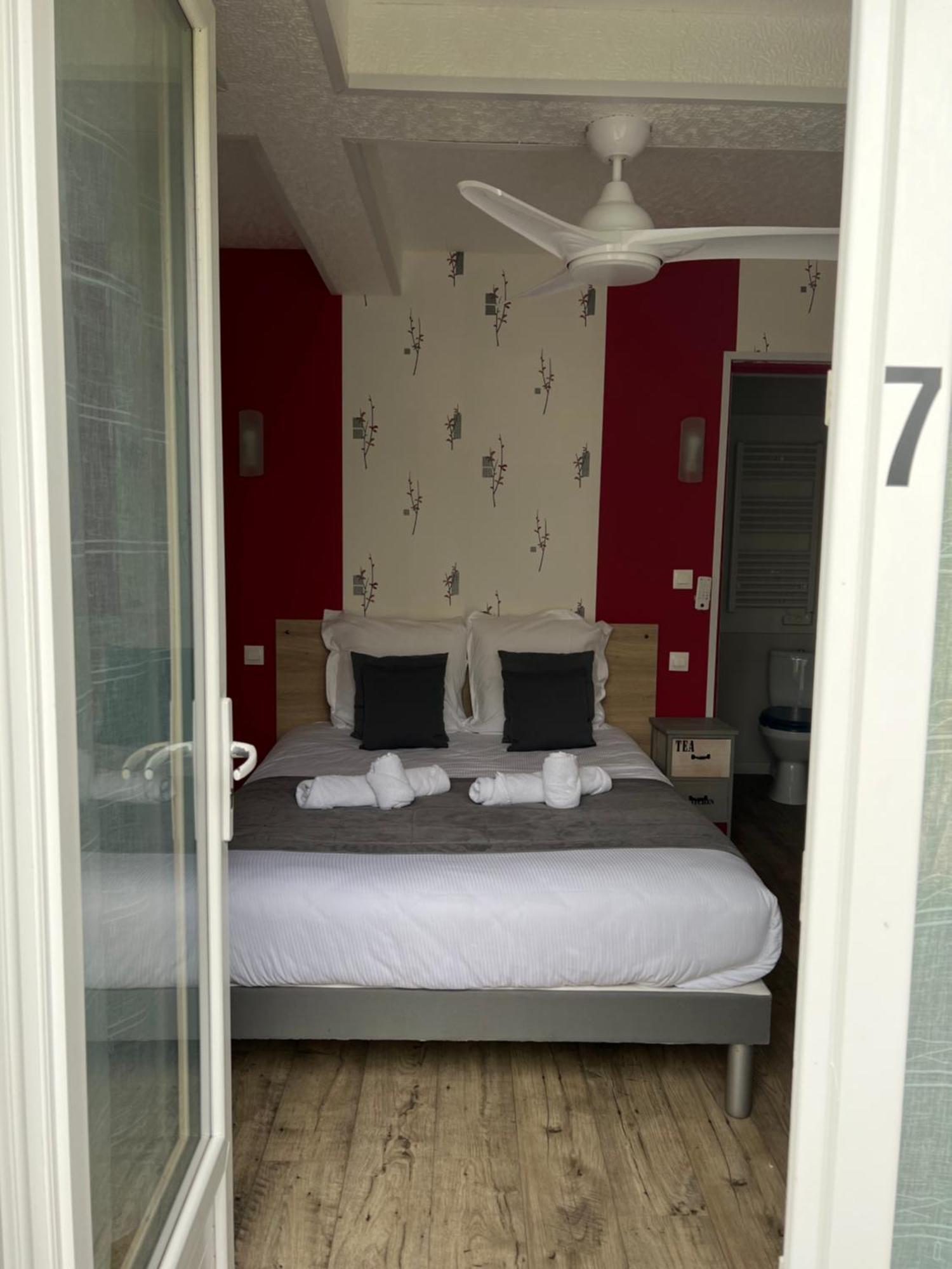Hotel Au Petit Bonheur La Tranche-sur-Mer Exterior foto
